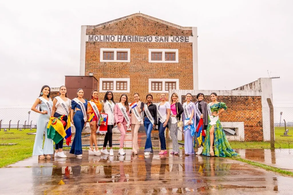 Encarnación enamora con su encanto a las candidatas a reinas del mundial de turismo.